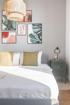 GuestReady - Grey Light
